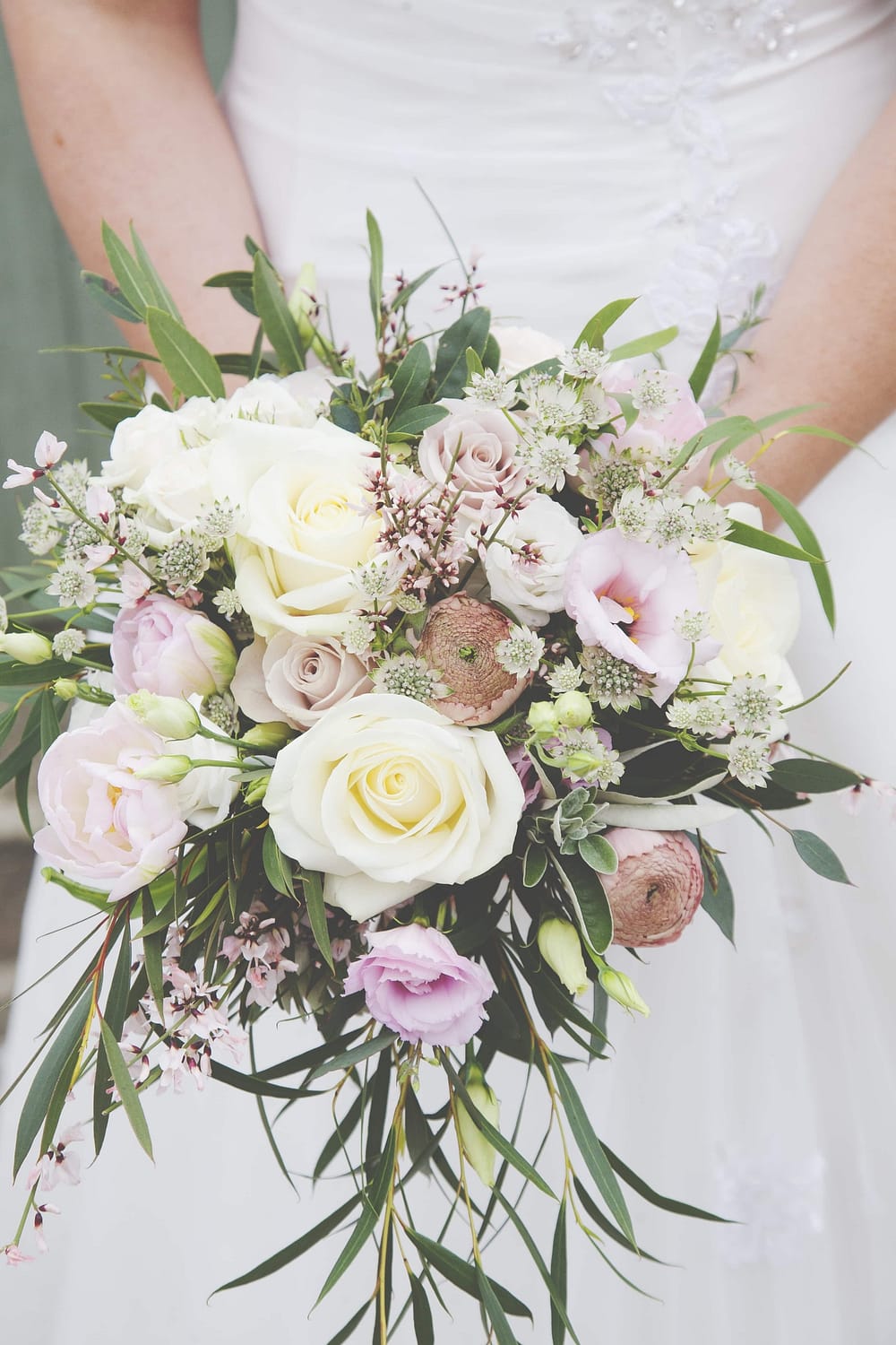 pink and white spring wedding flowers