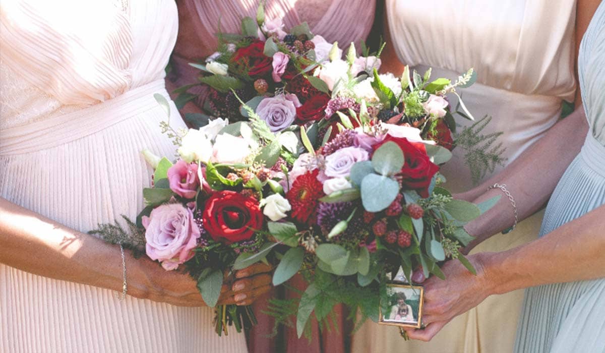 bridesmaids bouquets with red roses