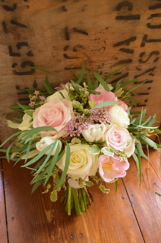 pale pink and white bridal bouqet with sweet avalanche, ranunculus and eucapyptus
