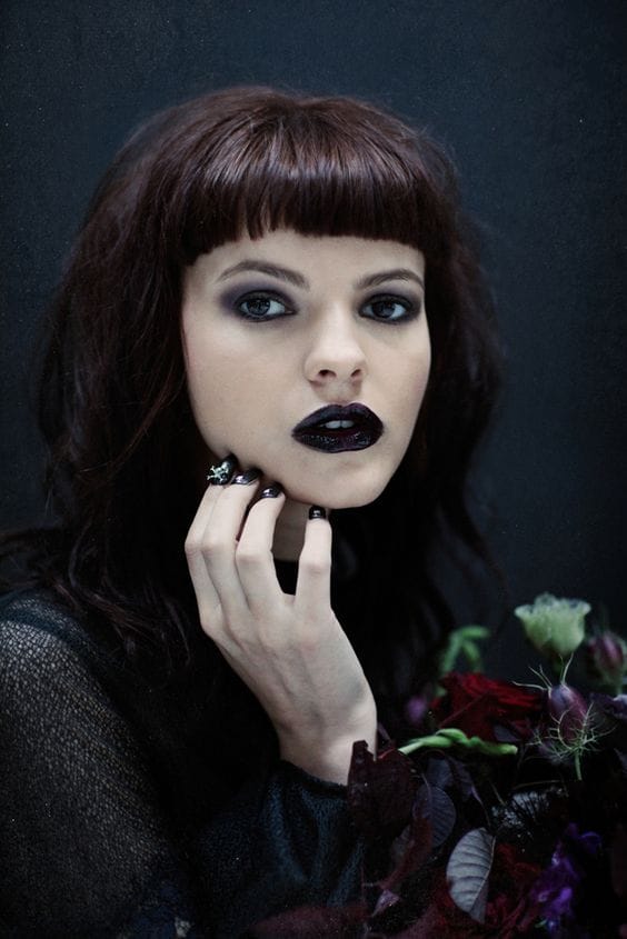 goth wedding ideas, black lipstick and black flowers