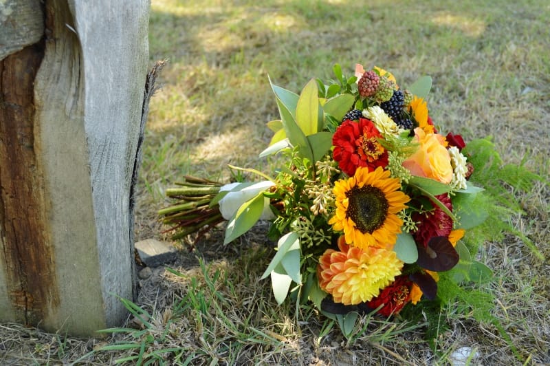 sunflower and dahlia bridal bouquet