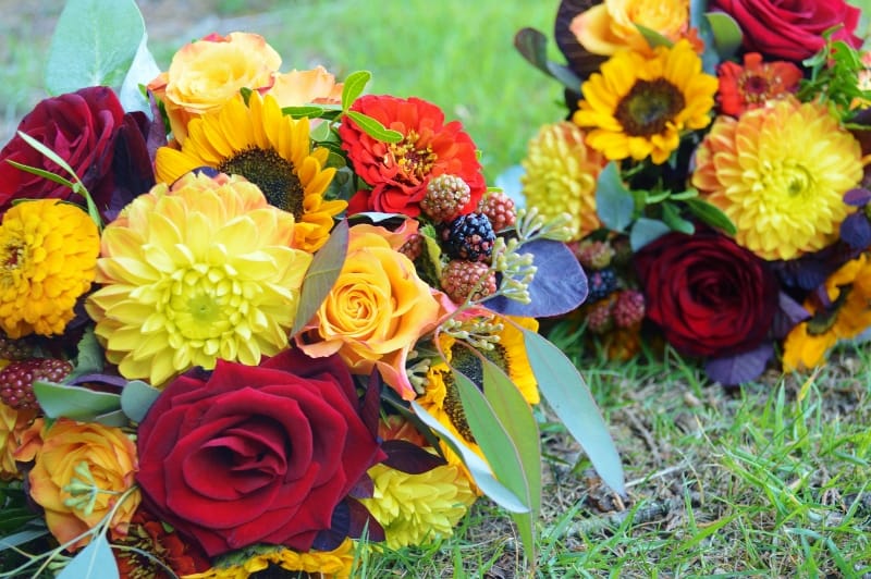 sunflowers, roses and dahlias for bridesmaids
